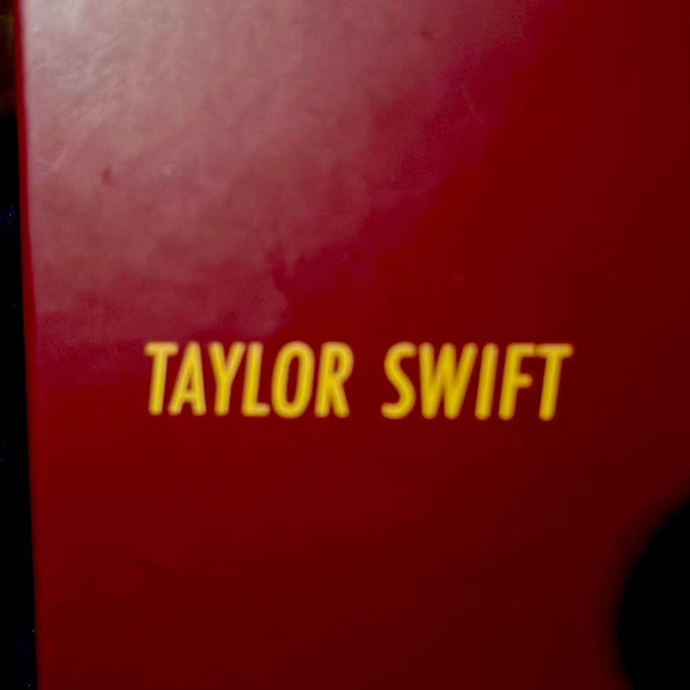 Taylor swift key necklass off her website bran new never taken out of box.